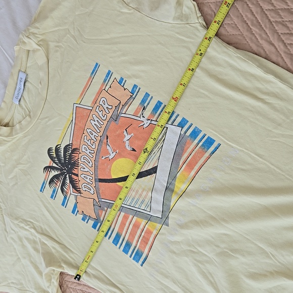 Daydreamer Yellow Graphic Tee permanent vacation palm tree sunset - Picture 6 of 9
